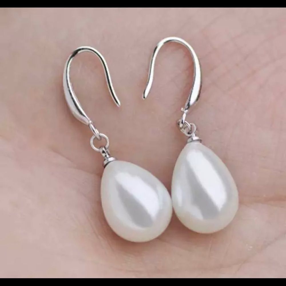 🆕 BOGO - WHITE‎ TEARDROP IMITATION PEARL FASHION EARRINGS